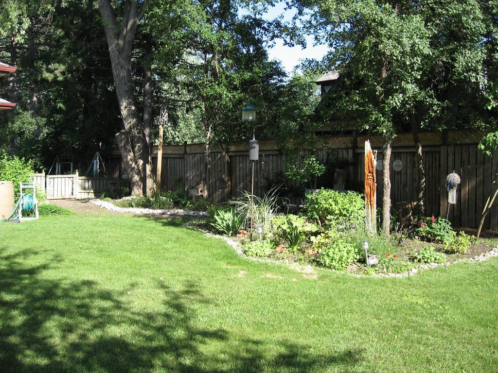 Twin Pines Bed And Breakfast Peterborough Buitenkant foto