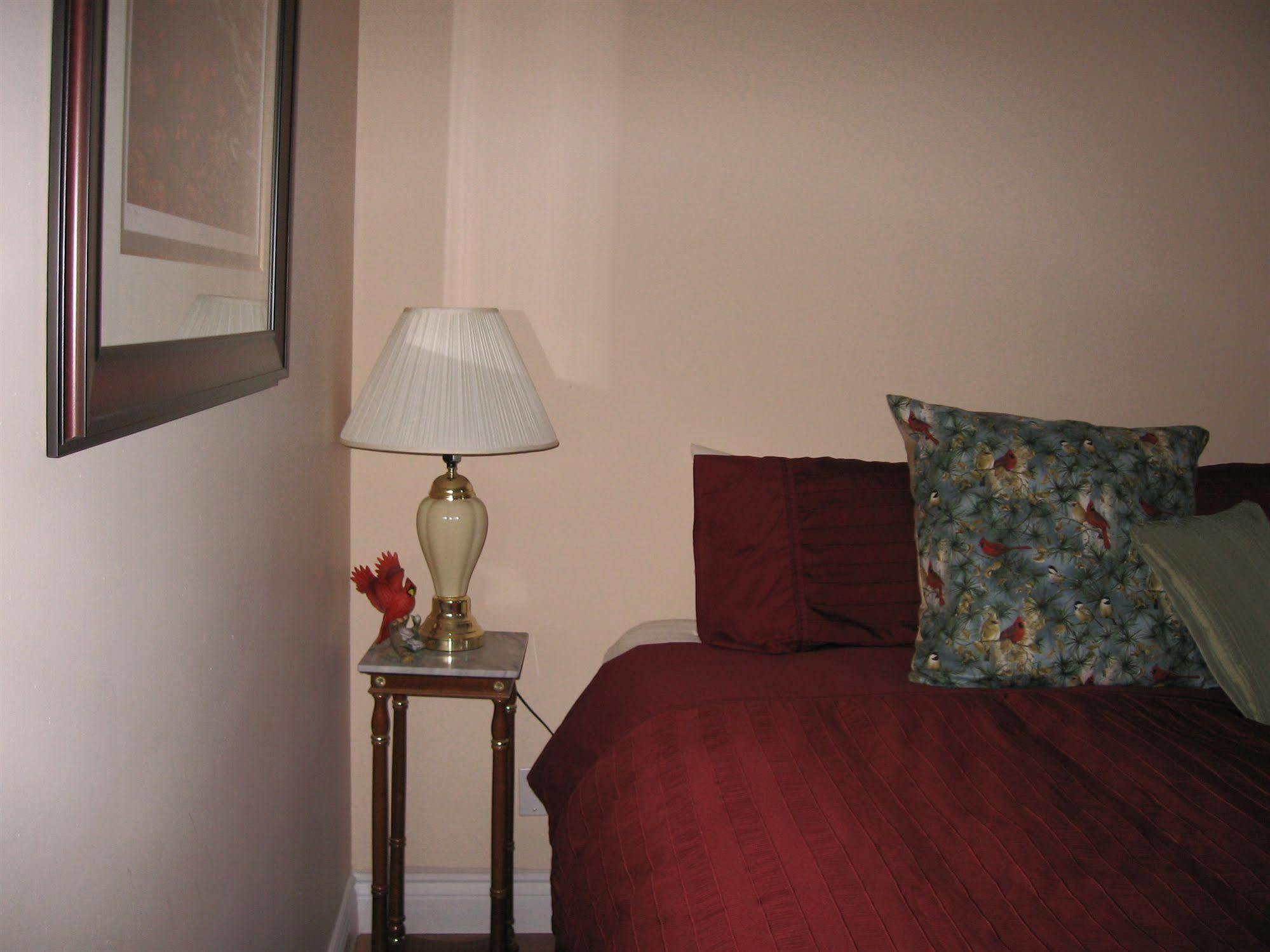 Twin Pines Bed And Breakfast Peterborough Buitenkant foto