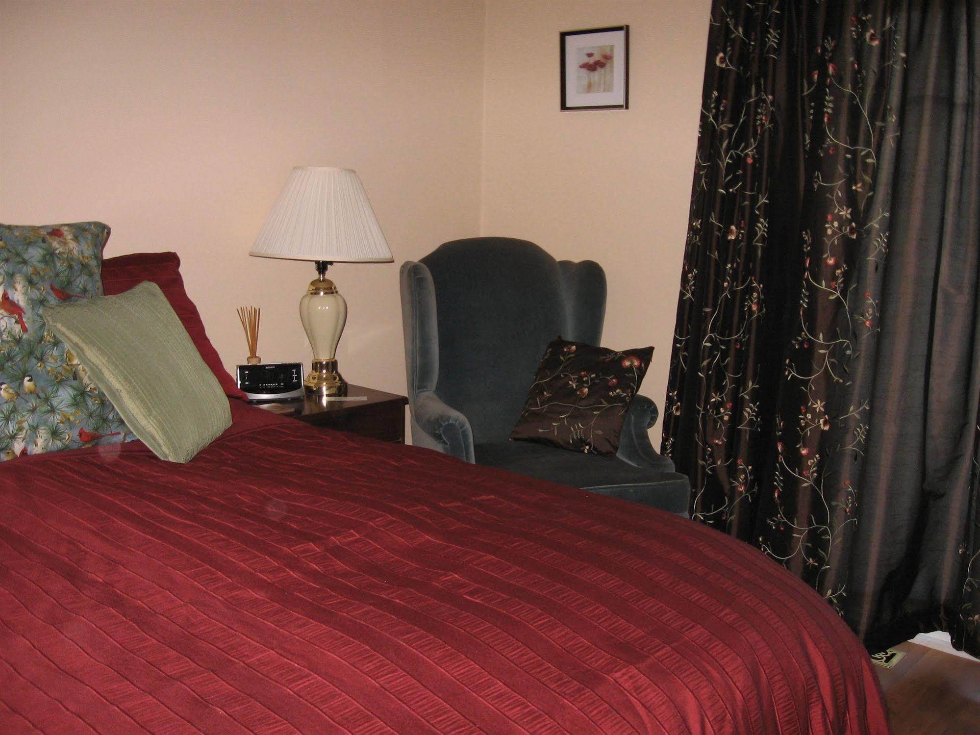 Twin Pines Bed And Breakfast Peterborough Buitenkant foto